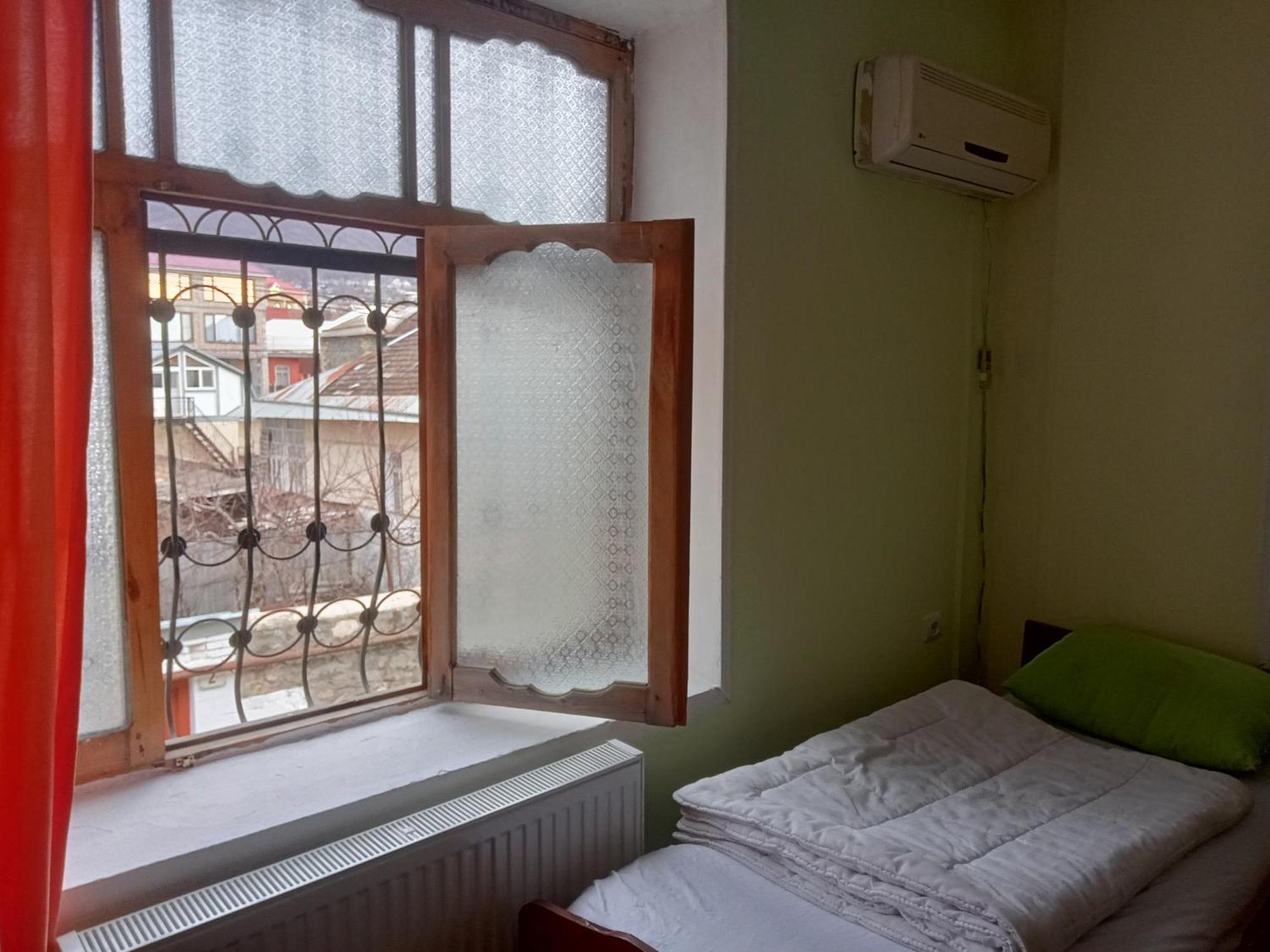 Canal Hostel Шеки Экстерьер фото
