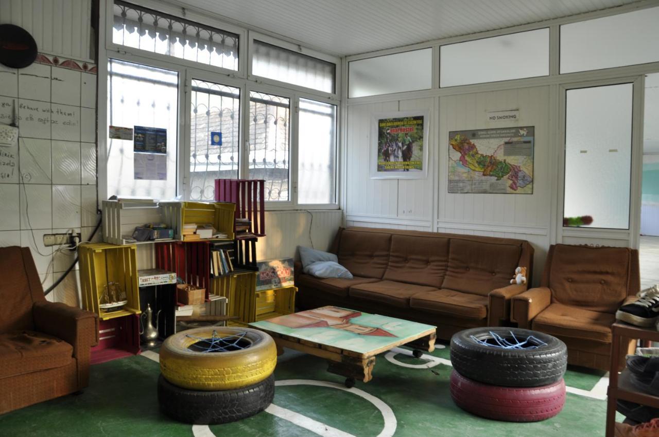 Canal Hostel Шеки Экстерьер фото